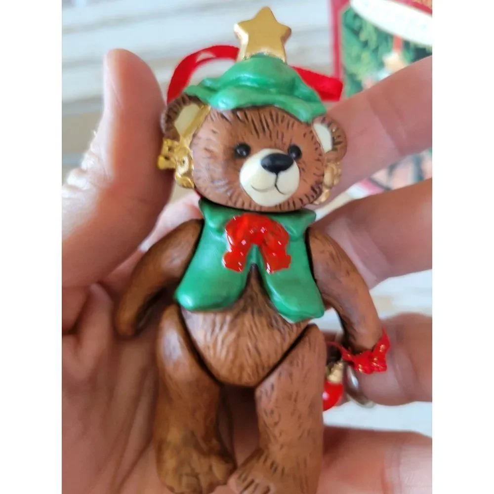 Hallmark gift bearers bear ornament 1999‎ first Xmas tree